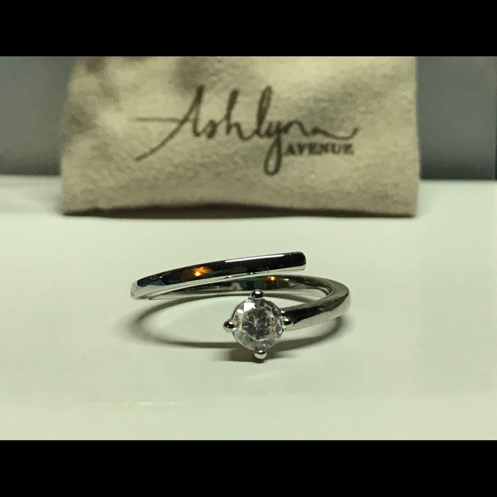 Ashlynn Avenue Symphony Lois wrap ring size 8🔥